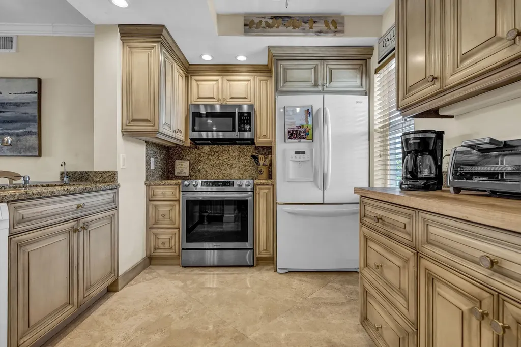 3050 NE 48th Court Lighthouse Point FL 33064