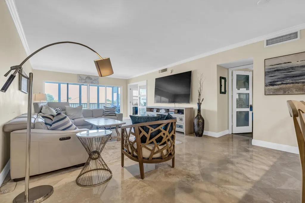 3050 NE 48th Court Lighthouse Point FL 33064