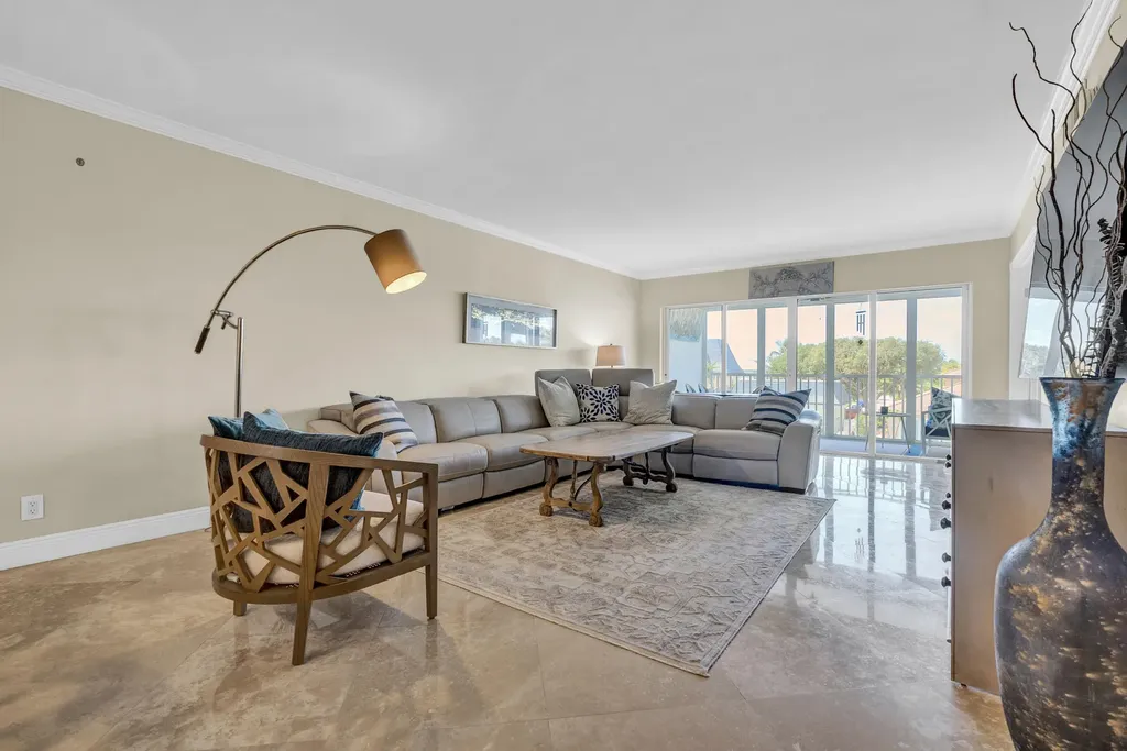 3050 NE 48th Court Lighthouse Point FL 33064