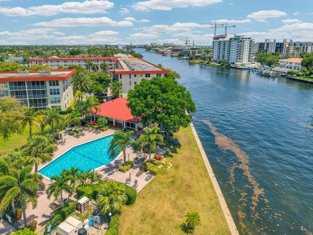3050 NE 48th Court Lighthouse Point FL 33064