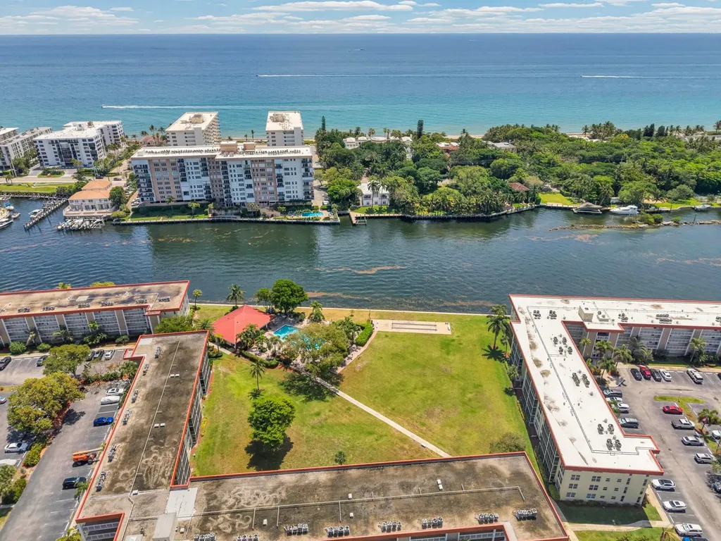3050 NE 48th Court Lighthouse Point FL 33064