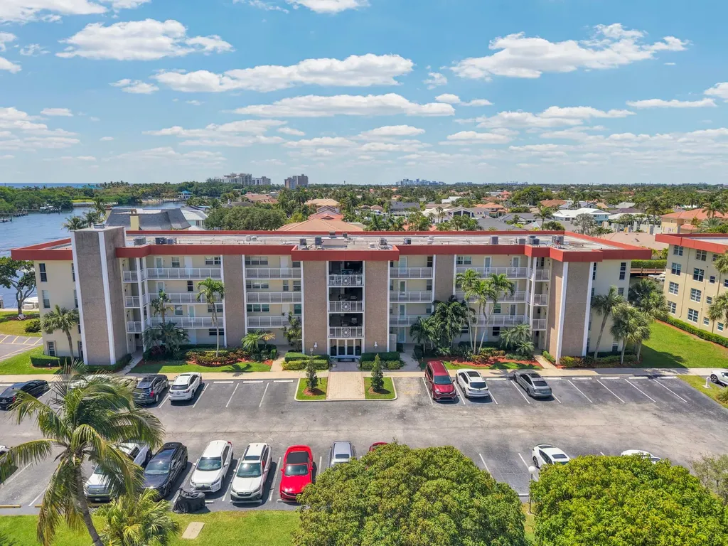 3050 NE 48th Court Lighthouse Point FL 33064