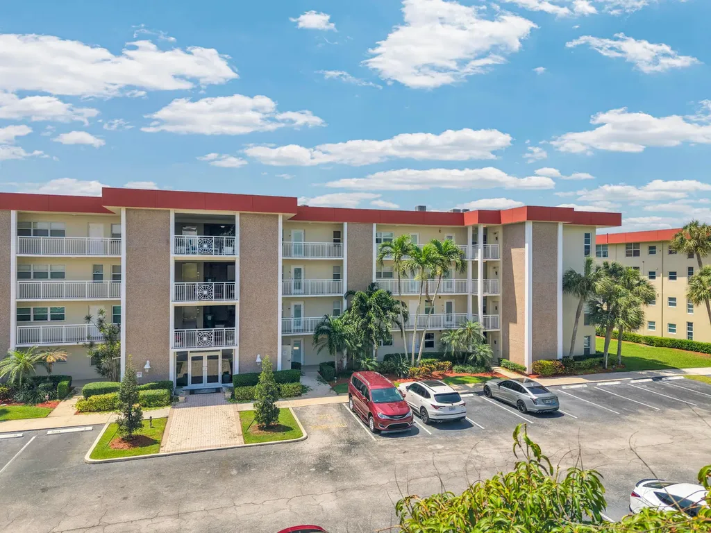 3050 NE 48th Court Lighthouse Point FL 33064