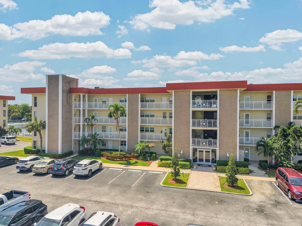 3050 NE 48th Court Lighthouse Point FL 33064