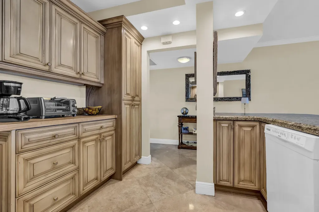 3050 NE 48th Court Lighthouse Point FL 33064