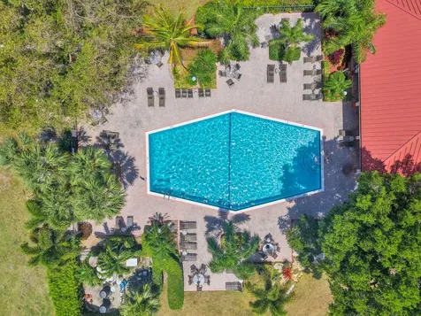 3050 NE 48th Court Lighthouse Point FL 33064
