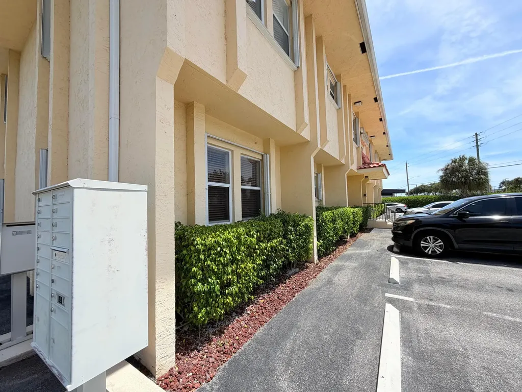 9112 N Fl A1aalt North Palm Beach FL 33403