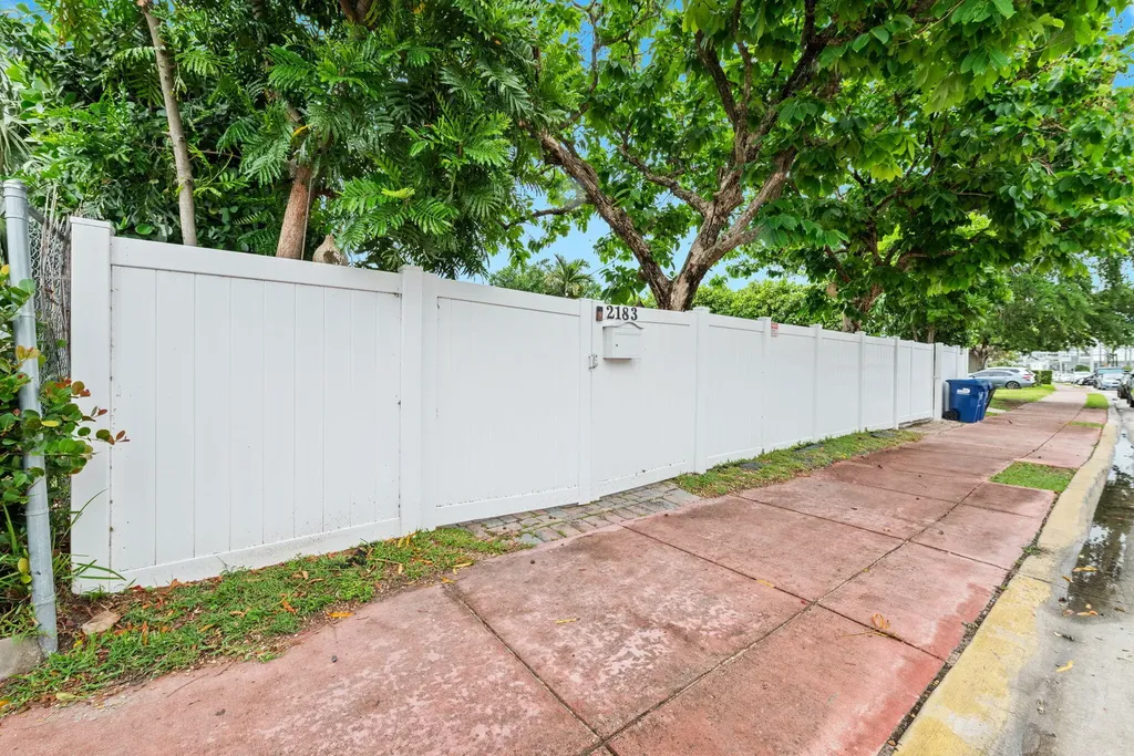 2183 Bay Drive Miami Beach FL 33141