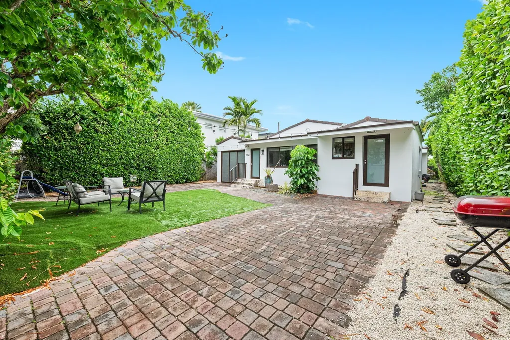 2183 Bay Drive Miami Beach FL 33141