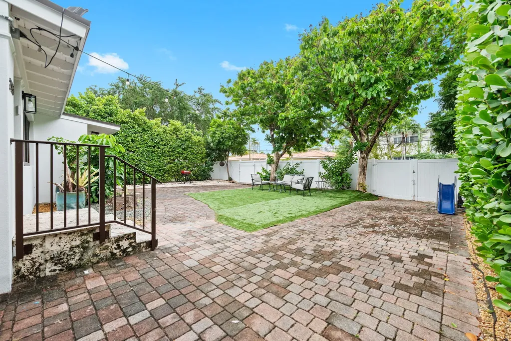 2183 Bay Drive Miami Beach FL 33141