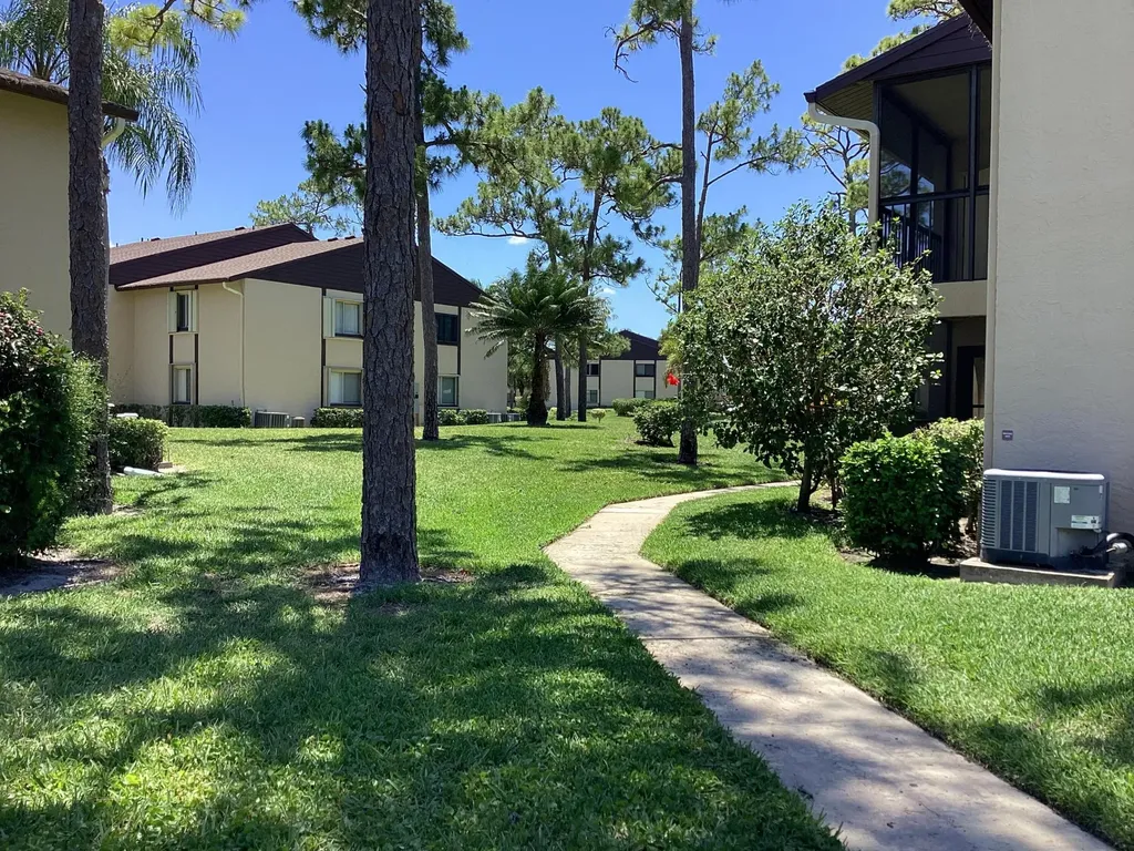 410 Pine Glen Lane Greenacres FL 33463