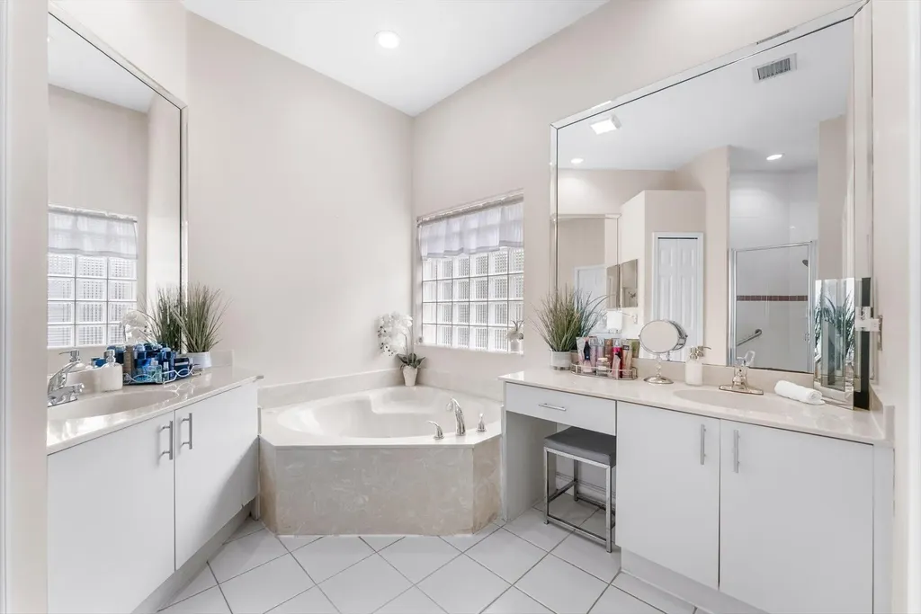 12420 NW 50th Place Coral Springs FL 33076