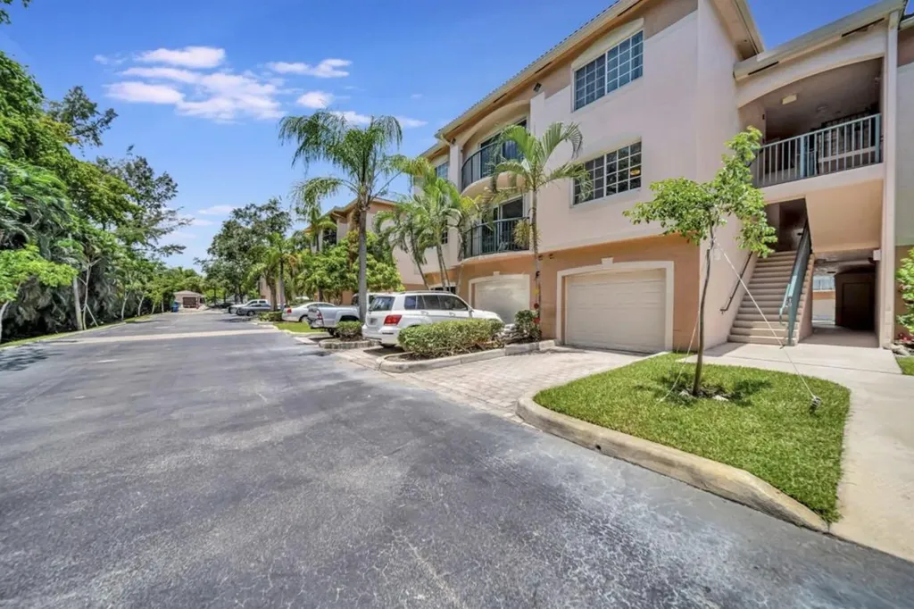 2125 SE 10th Avenue Fort Lauderdale FL 33316