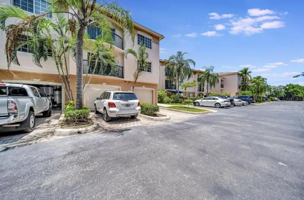 2125 SE 10th Avenue Fort Lauderdale FL 33316