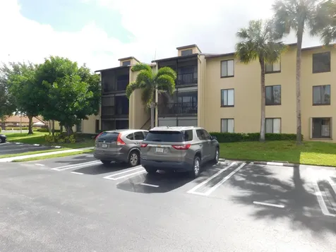 627 Sea Pine Way Greenacres FL 33415