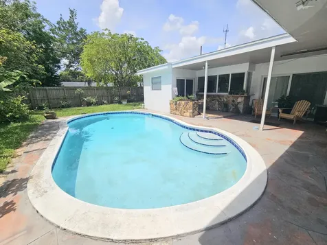 4021 E Shore Road Miramar FL 33023