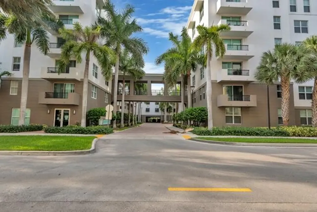 2421 NE 65th Street Fort Lauderdale FL 33308