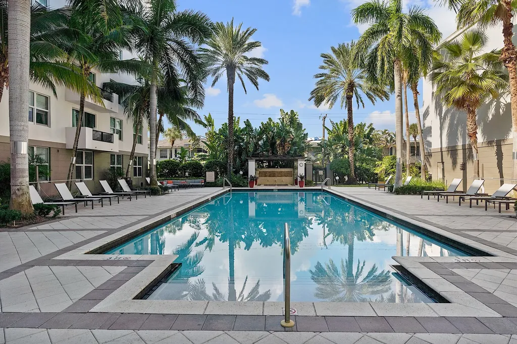 2421 NE 65th Street Fort Lauderdale FL 33308