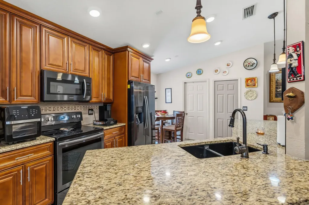 1013 E 13th Square Vero Beach FL 32960