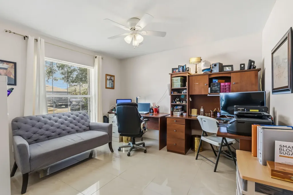 1013 E 13th Square Vero Beach FL 32960