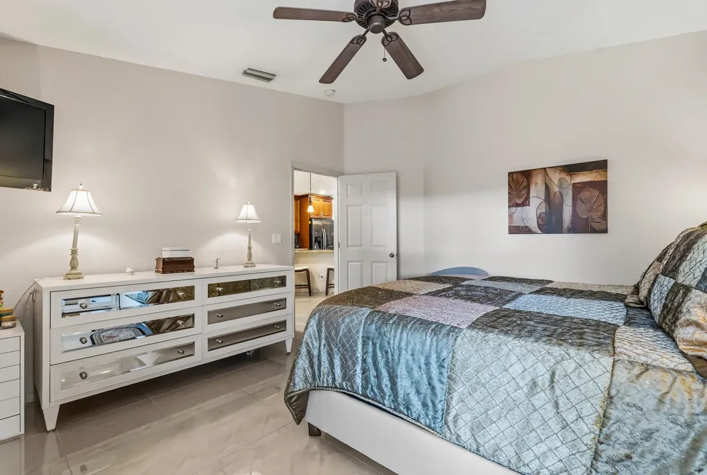 1013 E 13th Square Vero Beach FL 32960