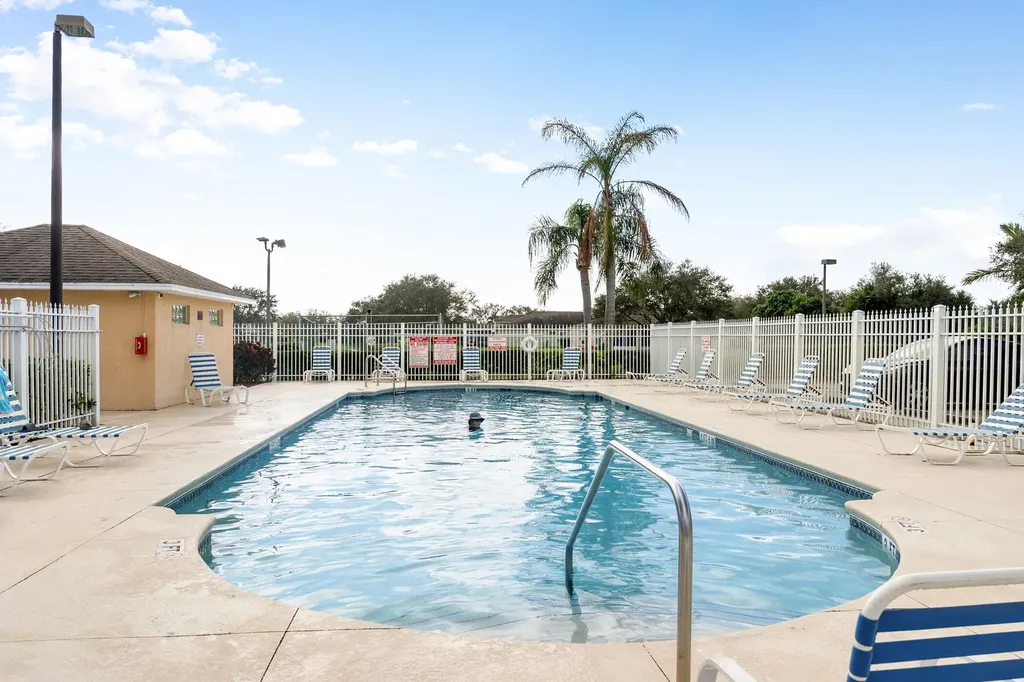 1013 E 13th Square Vero Beach FL 32960