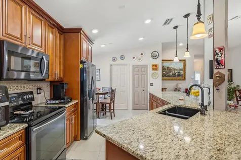 1013 E 13th Square Vero Beach FL 32960