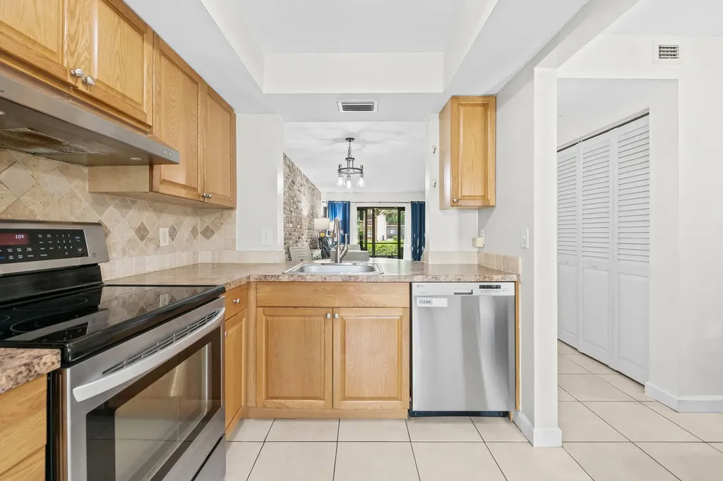 2257 SW 15th Street Deerfield Beach FL 33442