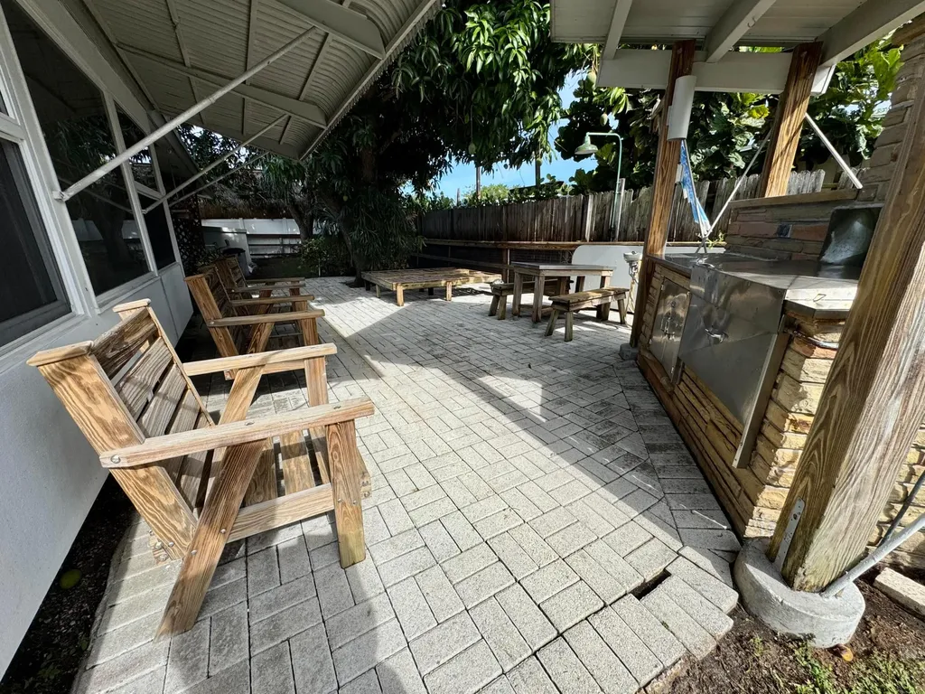 2560 NE 20th Street Pompano Beach FL 33062