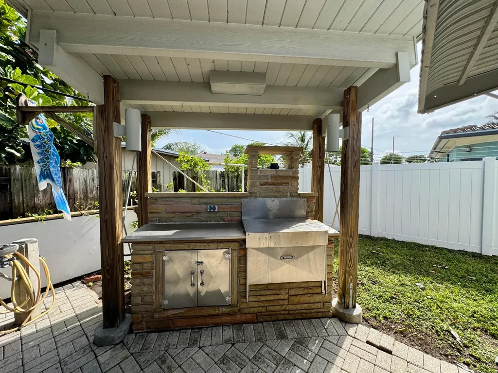 2560 NE 20th Street Pompano Beach FL 33062