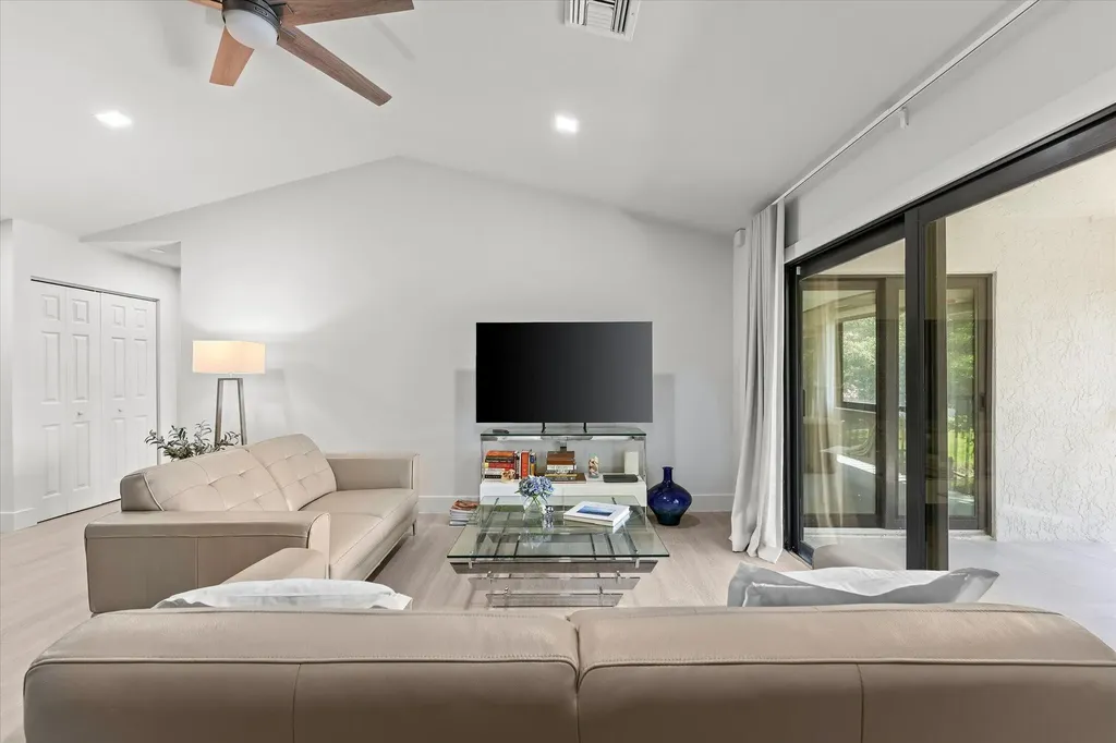 5521 Coach House Circle Boca Raton FL 33486