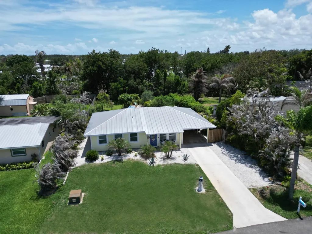 8704 SE Jardin Street Hobe Sound FL 33455