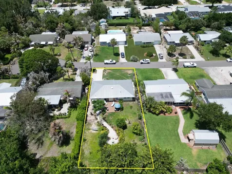 8704 SE Jardin Street Hobe Sound FL 33455