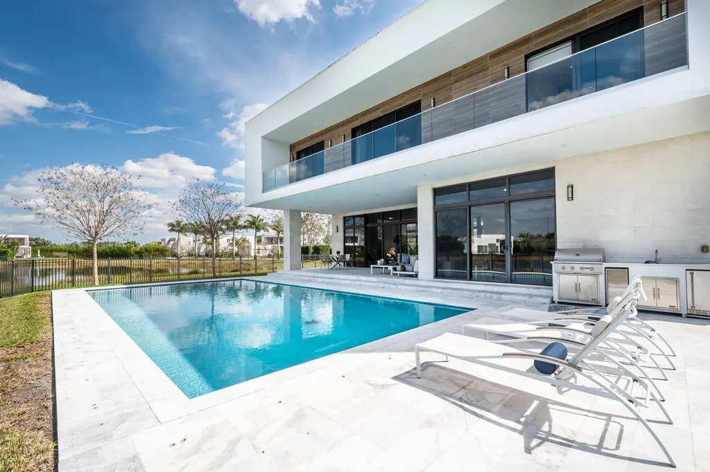 16553 Botaniko Drive S Weston FL 33326