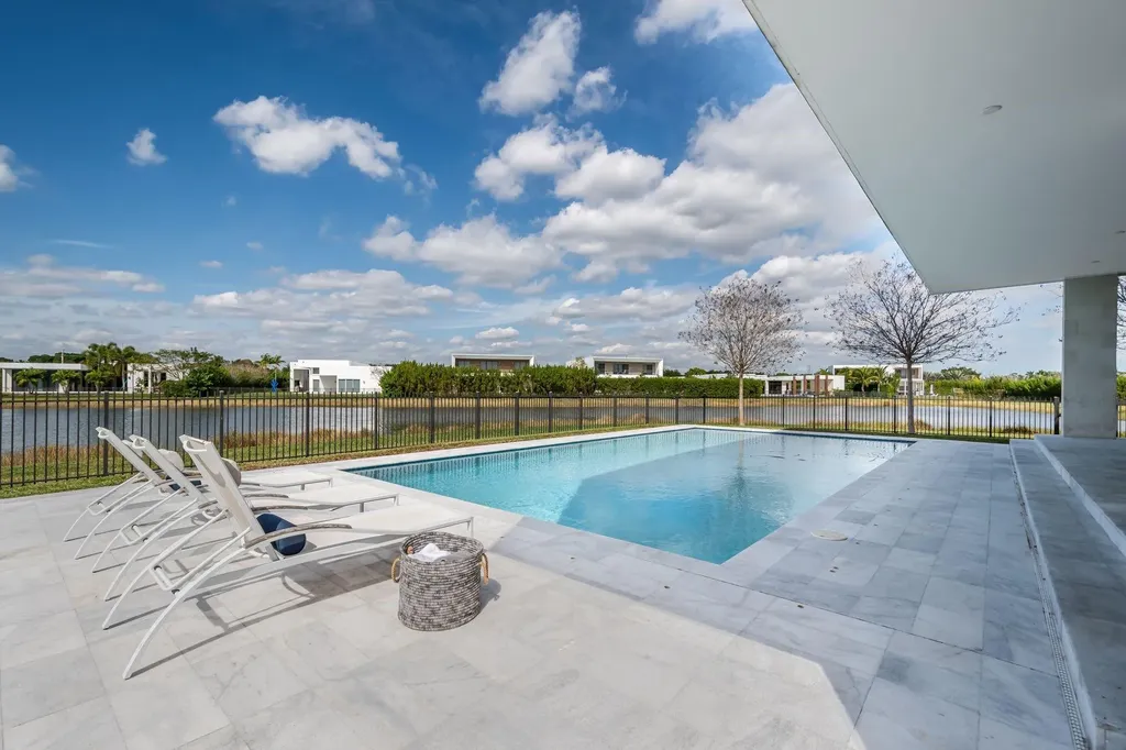 16553 Botaniko Drive S Weston FL 33326