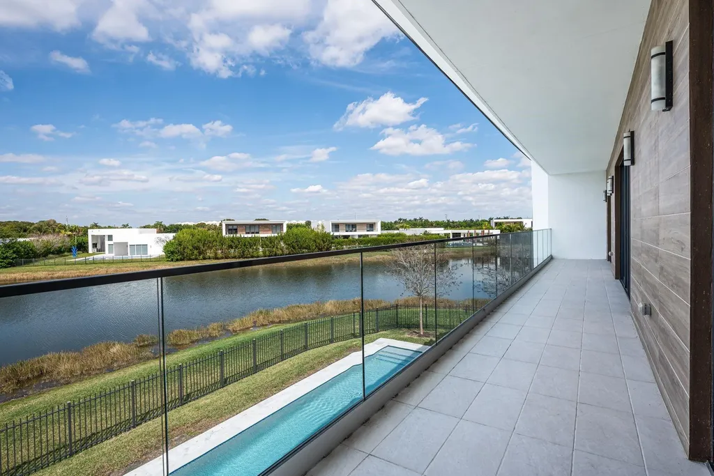 16553 Botaniko Drive S Weston FL 33326