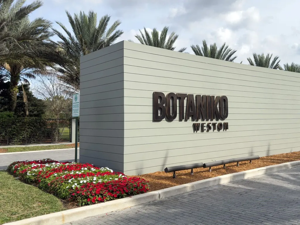16553 Botaniko Drive S Weston FL 33326