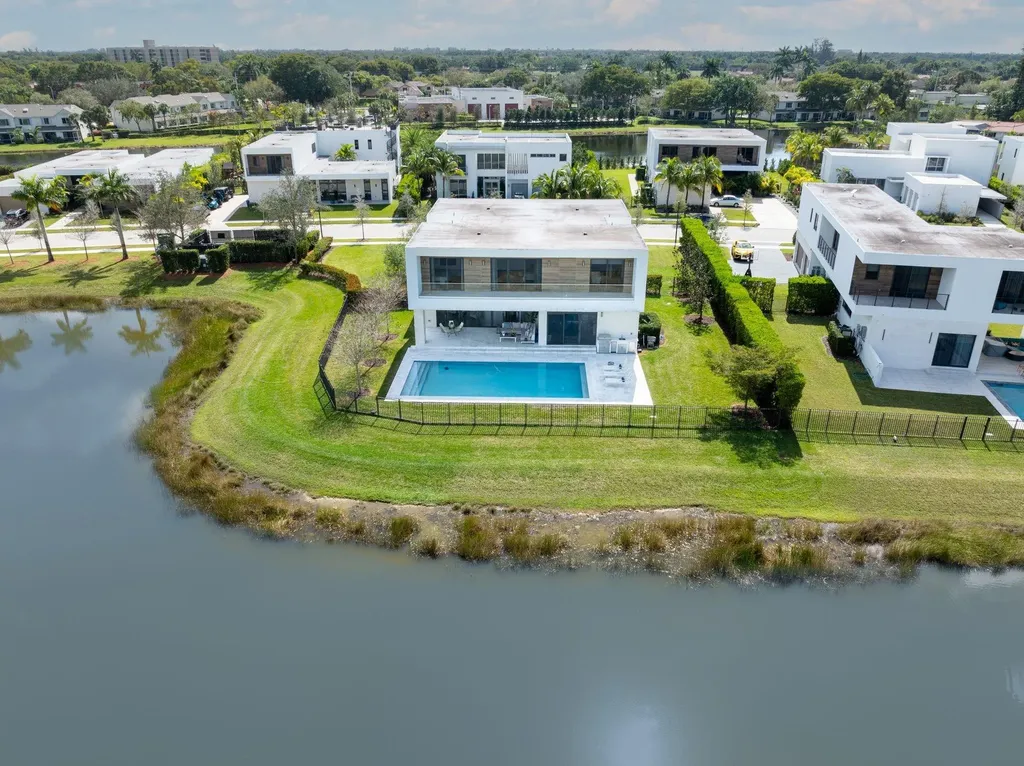 16553 Botaniko Drive S Weston FL 33326