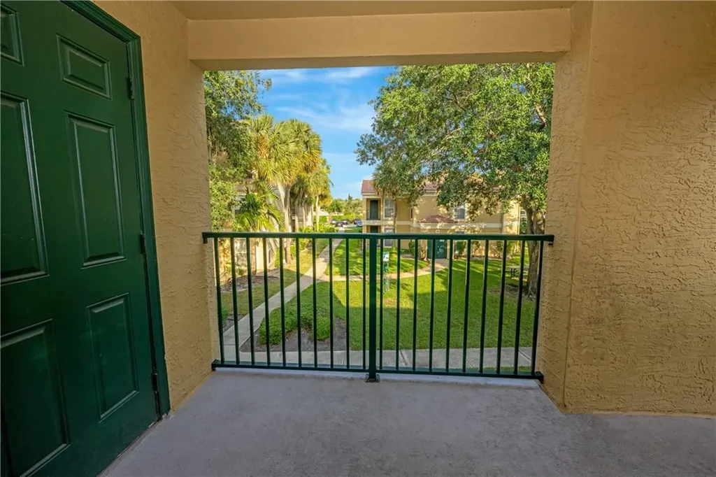 799 Riverside Drive Coral Springs FL 33071