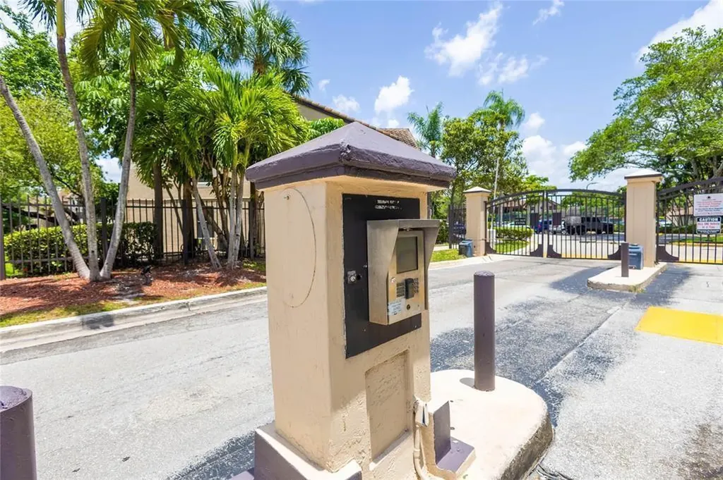 4241 W Mcnab Road W Pompano Beach FL 33069