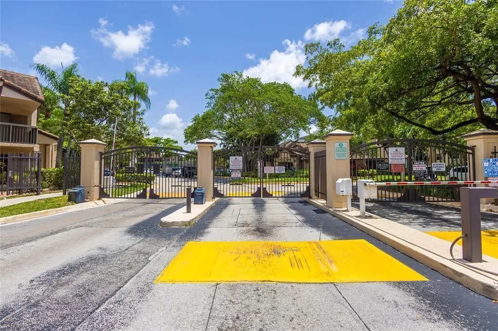 4241 W Mcnab Road W Pompano Beach FL 33069
