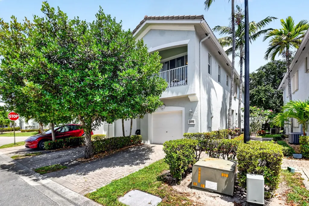3271 Laurel Ridge Circle Riviera Beach FL 33404