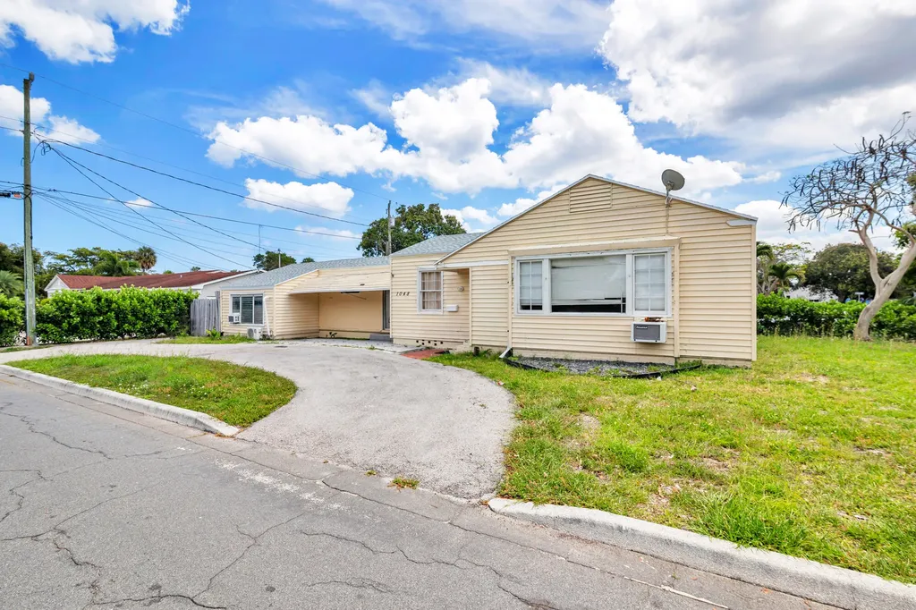 1048 Van Deventer Street West Palm Beach FL 33405