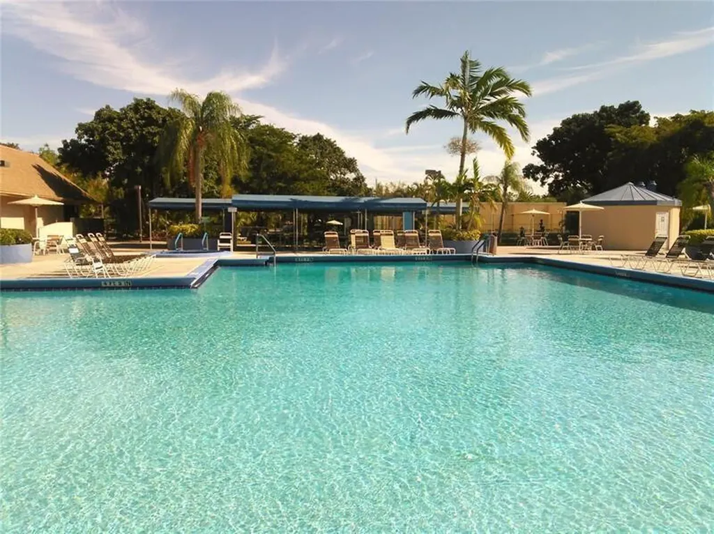 10331 Sunrise Lakes Boulevard Sunrise FL 33322