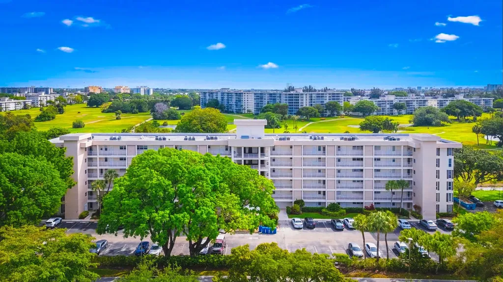 2901 S Palm Aire Drive Pompano Beach FL 33069