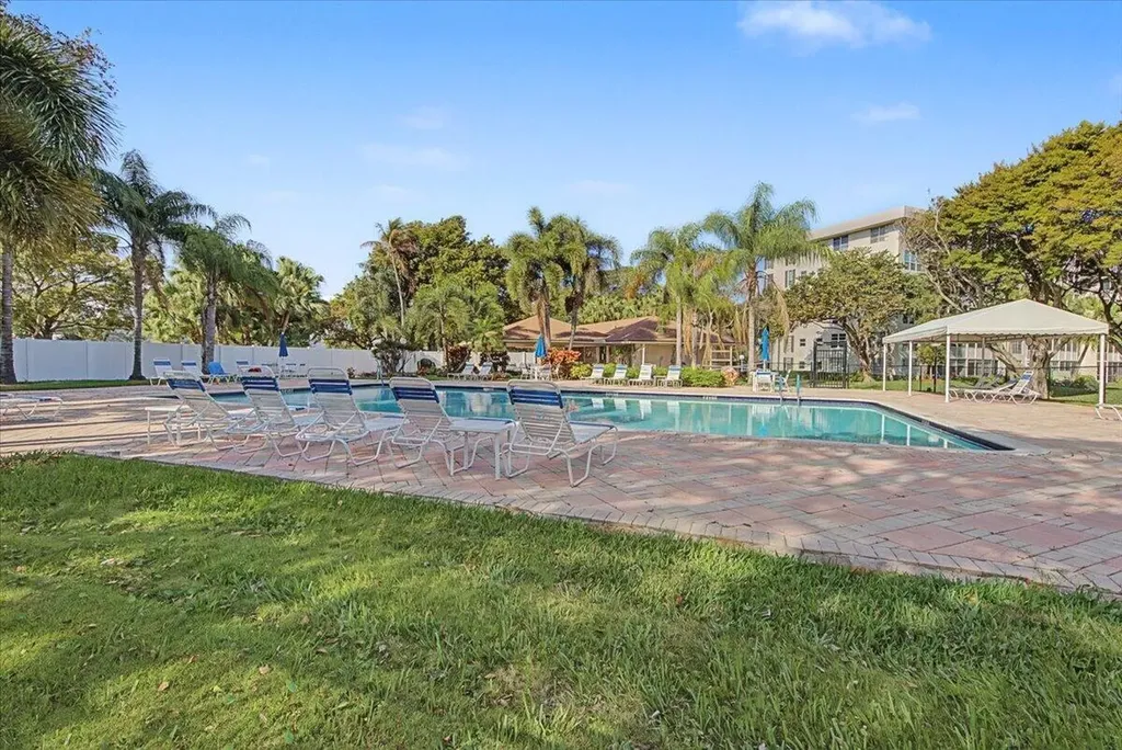 2901 S Palm Aire Drive Pompano Beach FL 33069