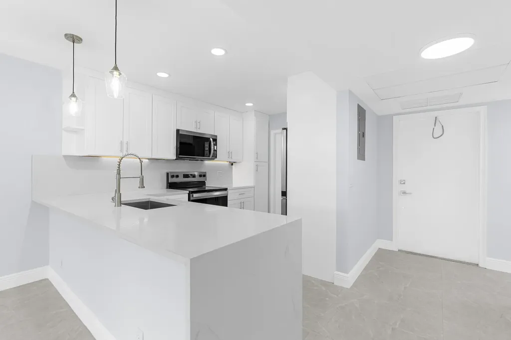2901 S Palm Aire Drive Pompano Beach FL 33069