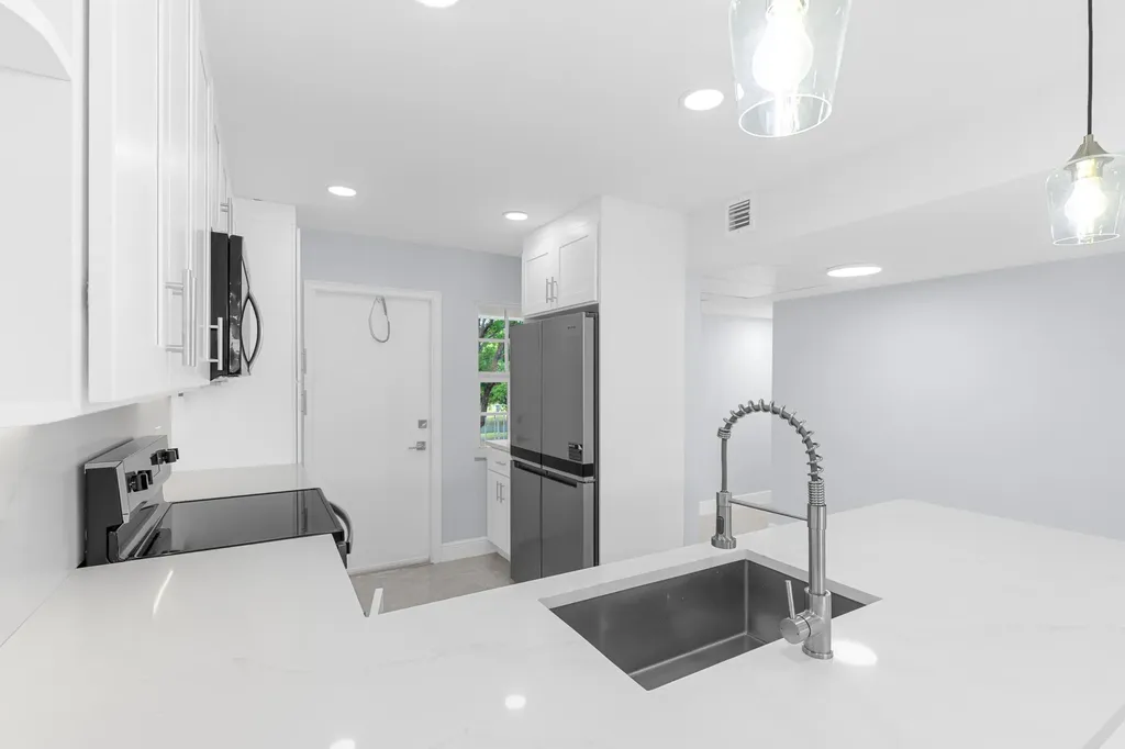 2901 S Palm Aire Drive Pompano Beach FL 33069