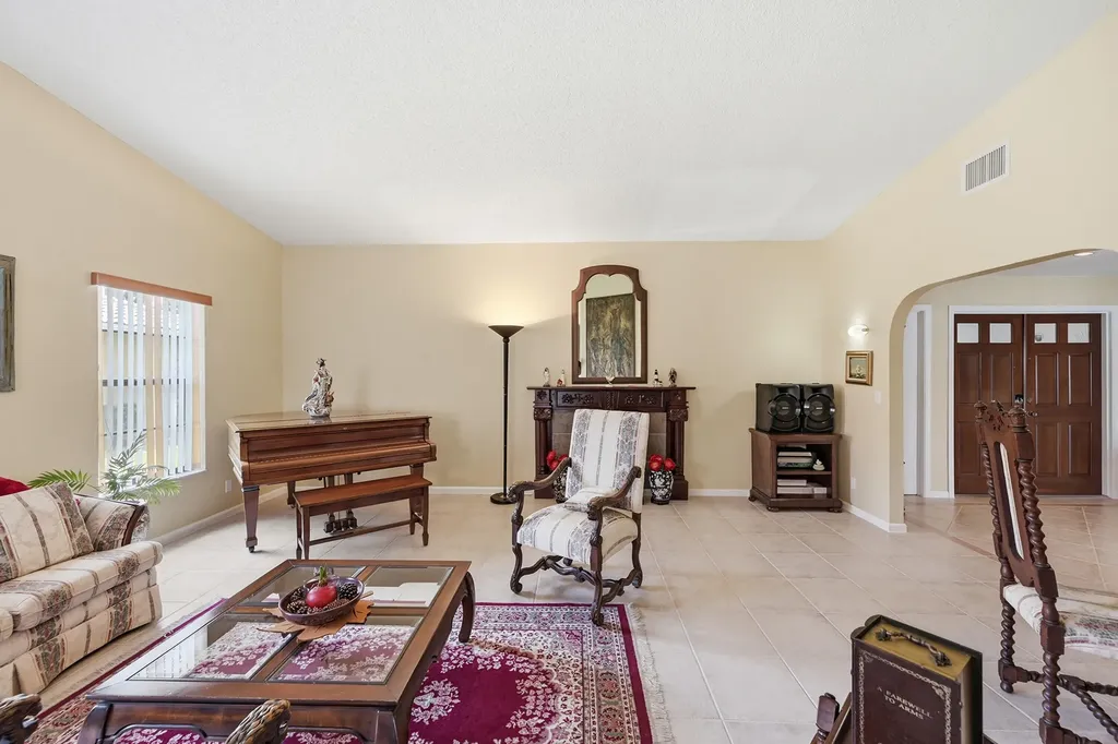 1042 NW 110th Lane Coral Springs FL 33071
