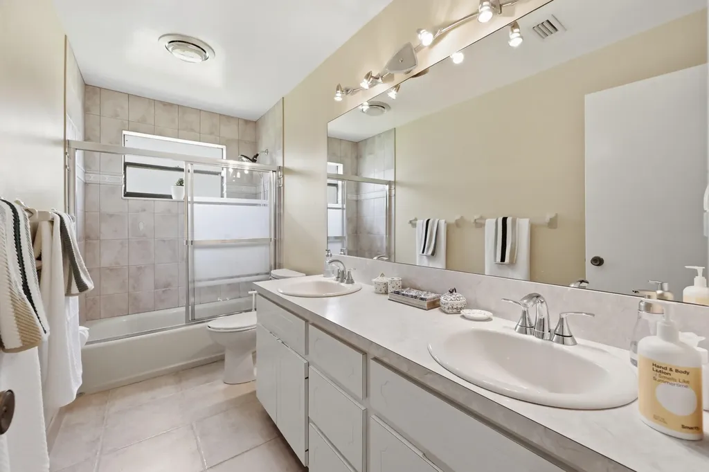 1042 NW 110th Lane Coral Springs FL 33071